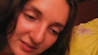 Откровенные домашние съёмки молодой пары на кровати