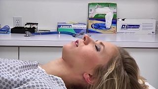 Анестезиолог воспользовался беззащитным состоянием пациентки и поимел ее в ротик