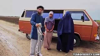 Королевский минет от милой мусульманки для негра солдата с большим писюном
