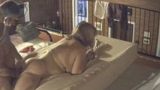 Муж перед скрытой камерой поласкал жирную супругу пальцами и вдул ей сзади