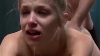 Молодые похотливые шлюшки наслаждаются жестким БДСМ сексом и дерзким аналом